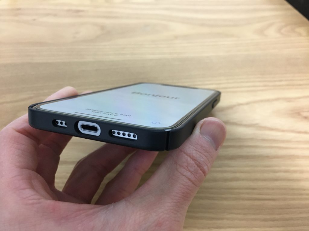 RANVOO|iPhone12 /12Pro用 ケース|装着後