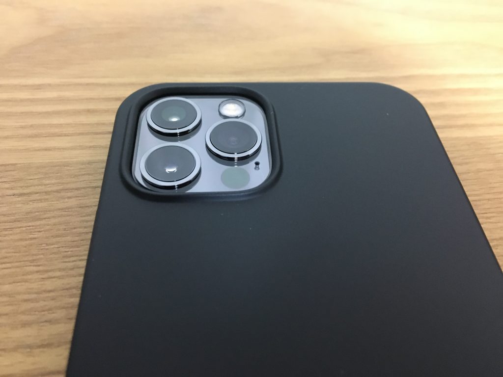 RANVOO|iPhone12 /12Pro用 ケース|装着後